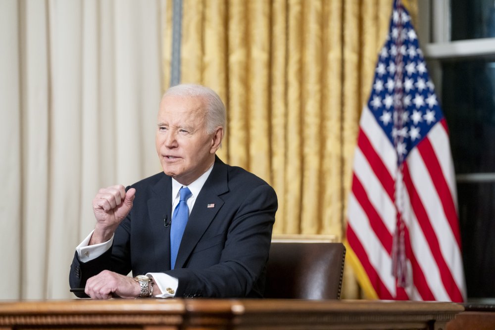 Trump, Biden'ın izinlerini iptal etti