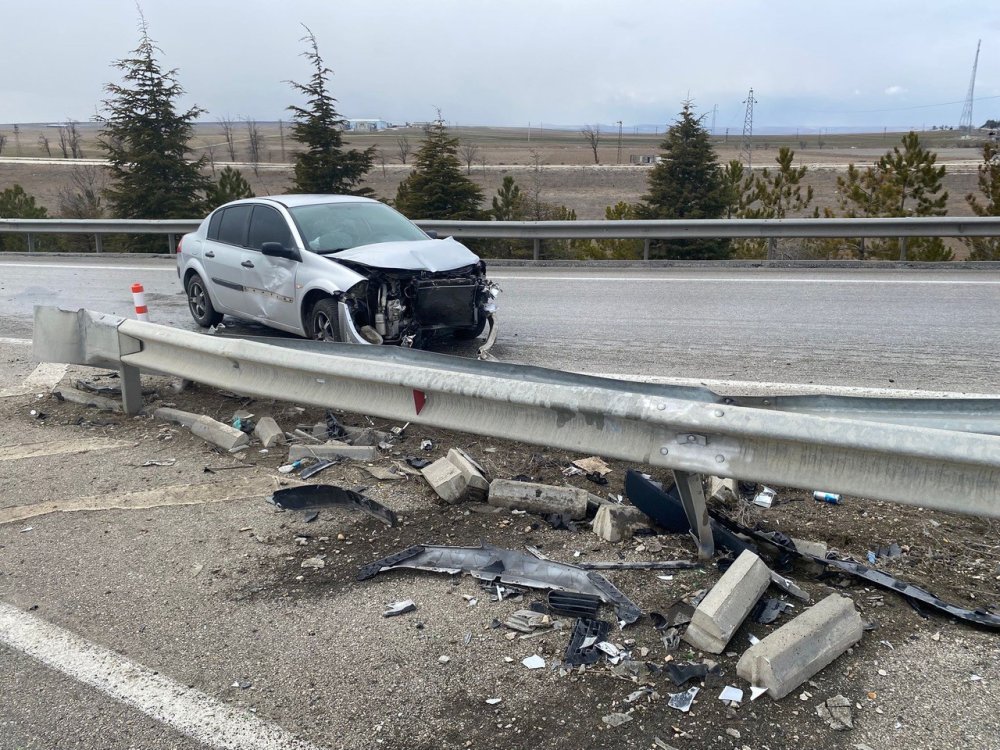Konya'da kaygan yol kazaya yol açtı!