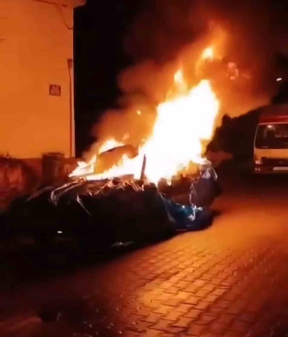 Sanayideki araç alev topuna döndü