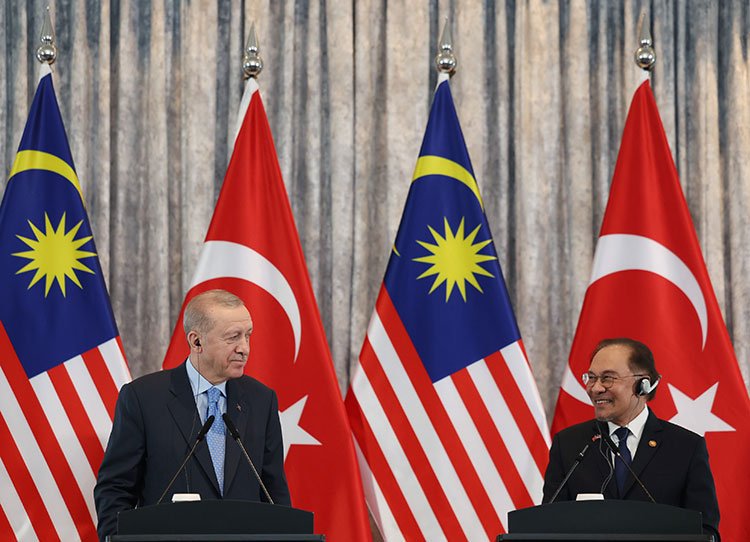 cumhurbaskani-recep-tayyip-erdogan-malezya-basbakani-enver-ibrahim-3.jpg