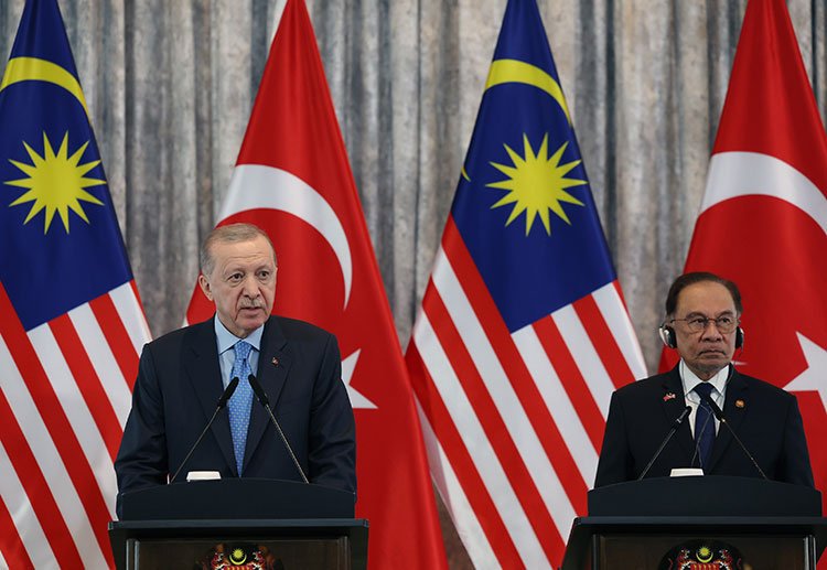 cumhurbaskani-recep-tayyip-erdogan-malezya-basbakani-enver-ibrahim-4.jpg