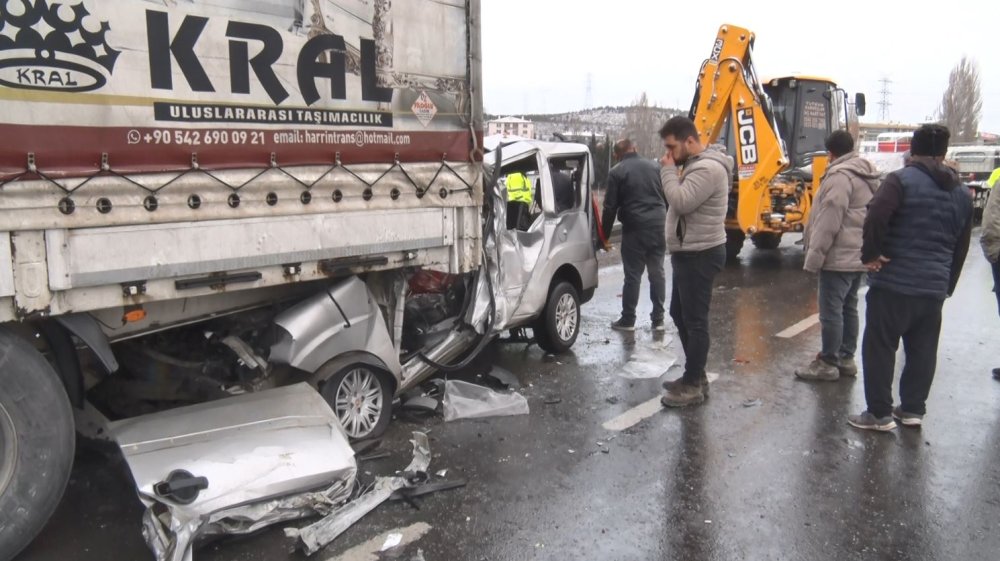 Ankara-Konya yolunda kaza! 22 yaşındaki genç hayatını kaybetti