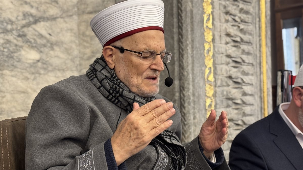 aa-20250214-37053903-37053901-mescidi-aksa-imam-hatibi-seyh-ikrime-sabri-konyada-cuma-namazi-kildirdi.jpg