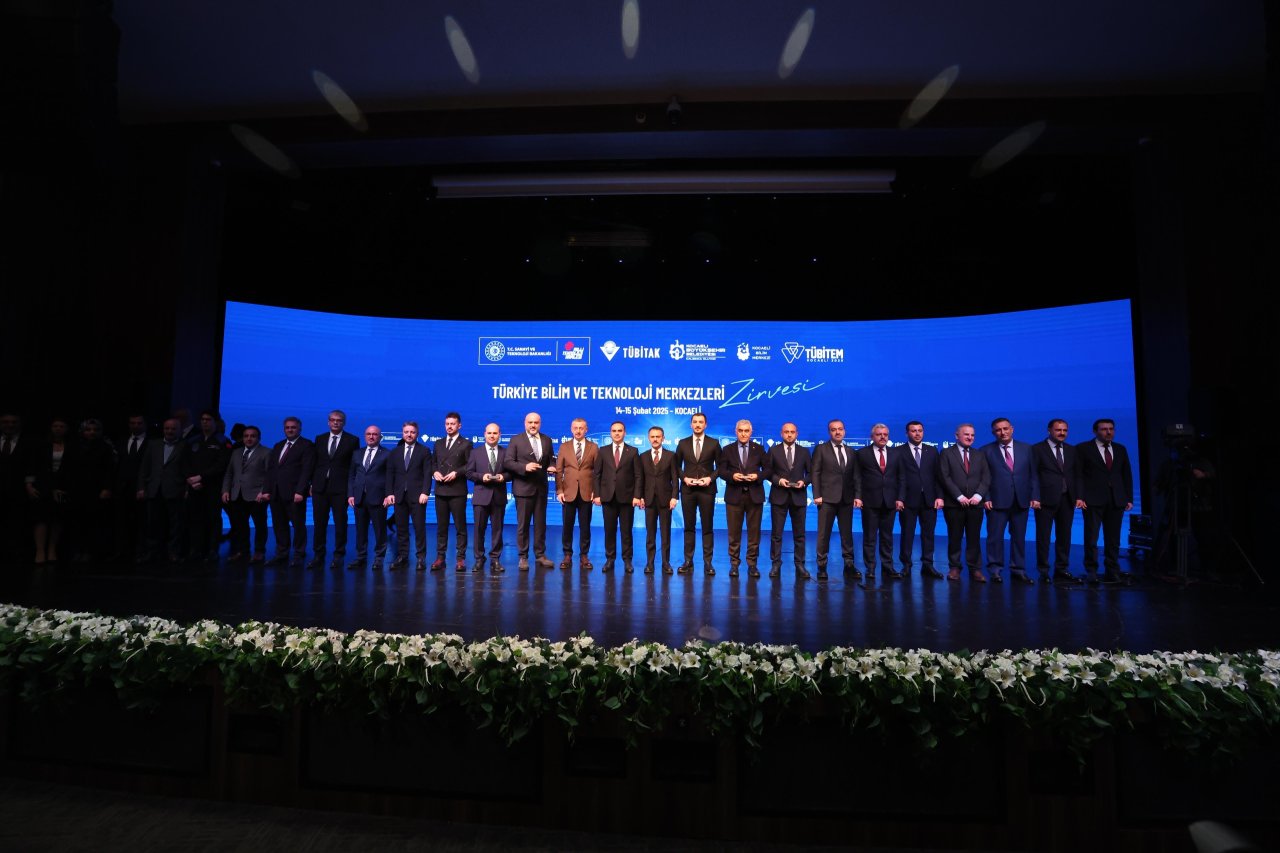 konya-bilim-merkezine-en-iyi-yenilikci-uygulamalar-odulu-1.jpg
