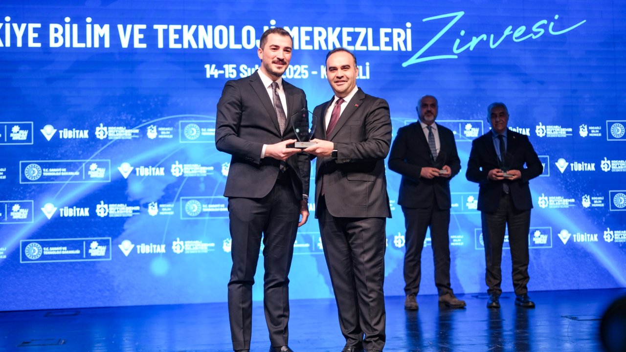 konya-bilim-merkezine-en-iyi-yenilikci-uygulamalar-odulu-2.jpg