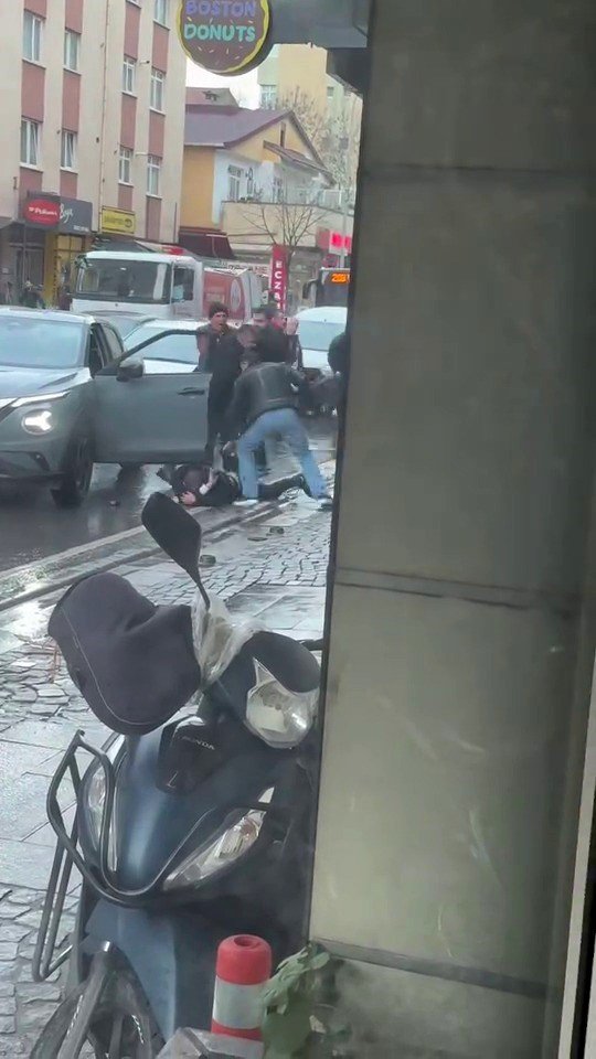 Park kavgası: 3 kişi saldırdılar