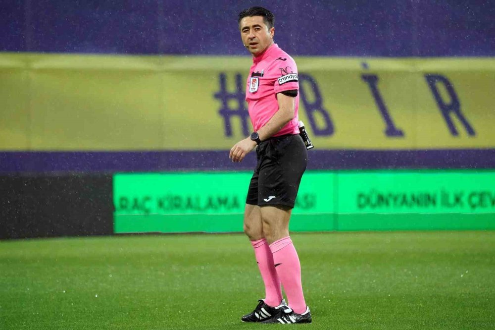 Yere yığılan futbolcuya hayati müdahale... Konyalı hakem o anları anlattı