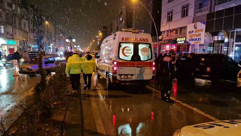 Kaza yapan alkollü sürücü, bindirildiği ekip otosunda silahla kendini vurdu
