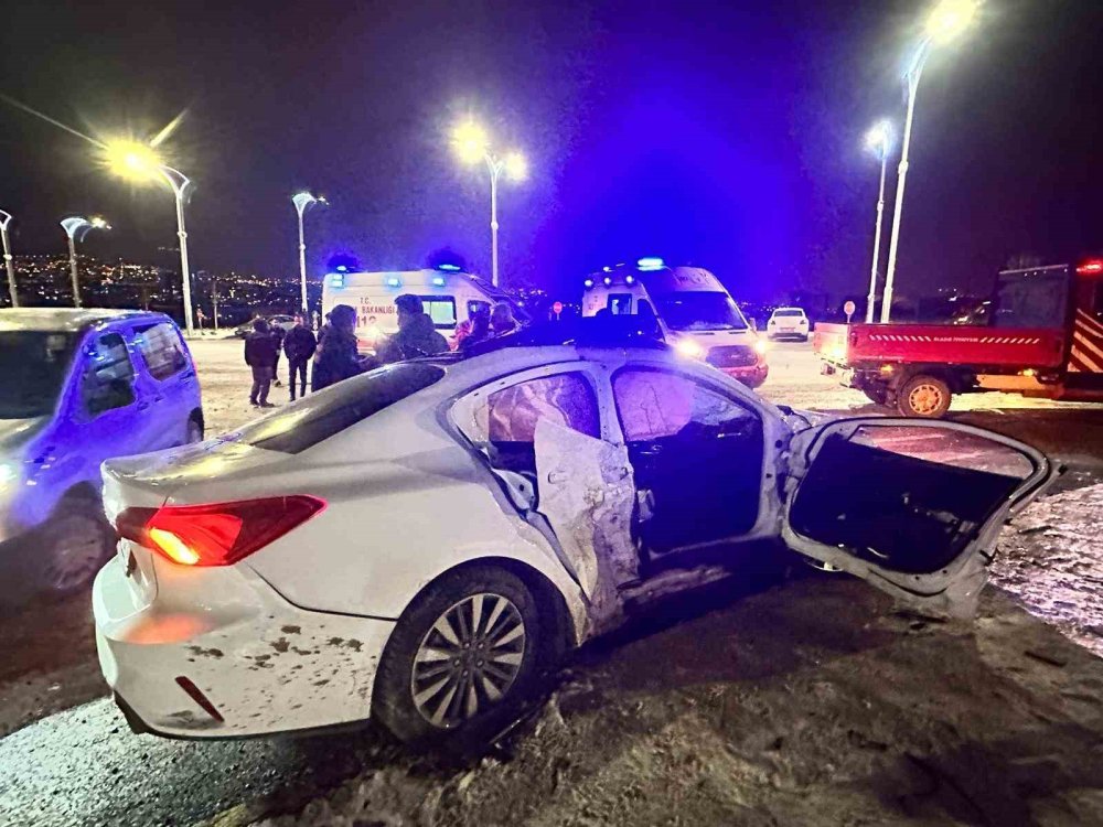 İki otomobil çarpıştı, Büşra hayatını kaybetti