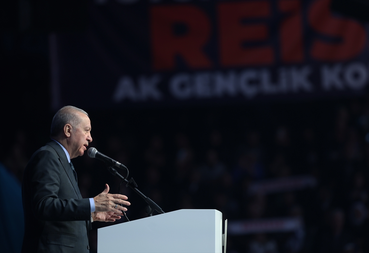 aa-20250223-37142748-37142747-cumhurbaskani-ve-ak-parti-genel-baskani-erdogan-ak-parti-8-olagan-buyuk-kongresinde-tesekkur-konusmasi-yapti.jpg
