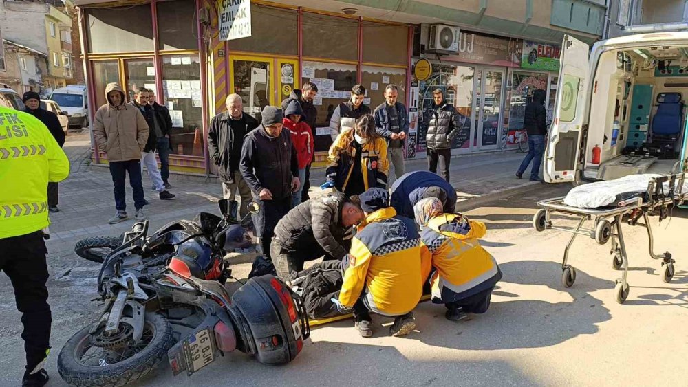 Acısını unutup, arkadaşını teselli etti