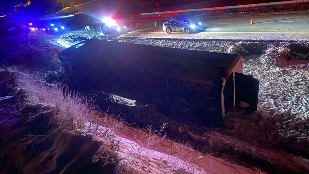 Yolcu otobüsü şarampole devrildi: 6 yaralı