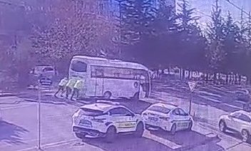 Konya'da trafik polislerinden alkış alan hareket