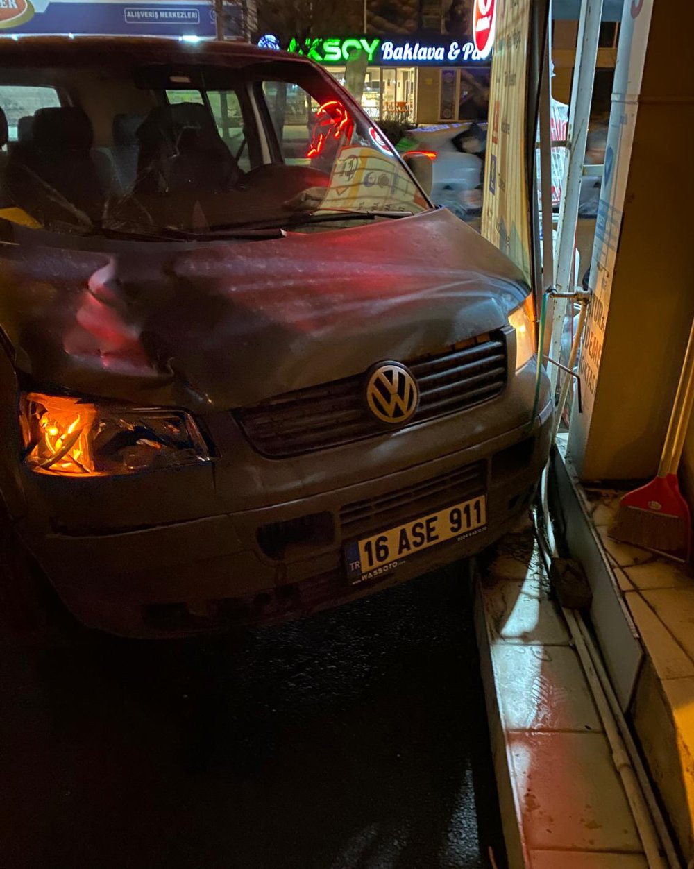 Minibüs çarptı... Şeyma öğretmenin öldüğü kazanın görüntüleri ortaya çıktı