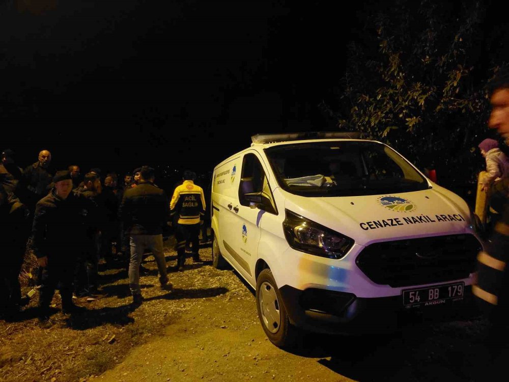 Akyazı’da bir kişi ahırda tüfekle vurulmuş halde ölü bulundu