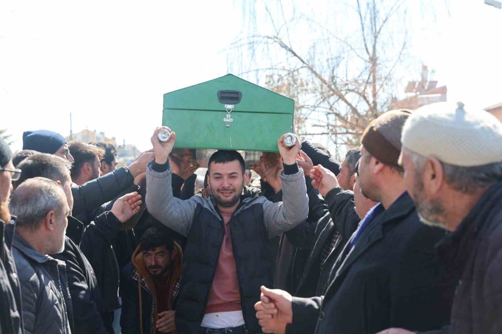 Konya'da bir babanın en acı yükü... Son yolculuklarına uğurlandılar