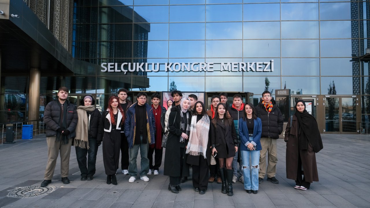 konya-genclik-meclisi-ogrencilerle-bulustu-2.jpg