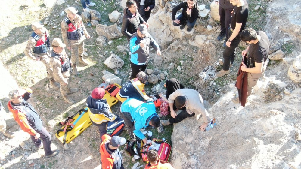 Kaybolan genç kızdan müjdeli haber! 20 saatlik arama çalışması sonucu bulundu