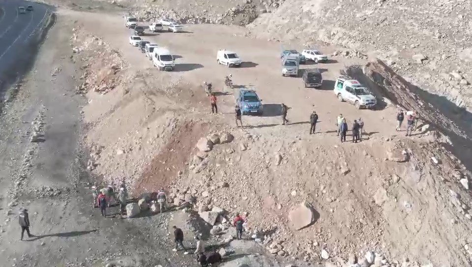 Kaybolan genç kızdan müjdeli haber! 20 saatlik arama çalışması sonucu bulundu