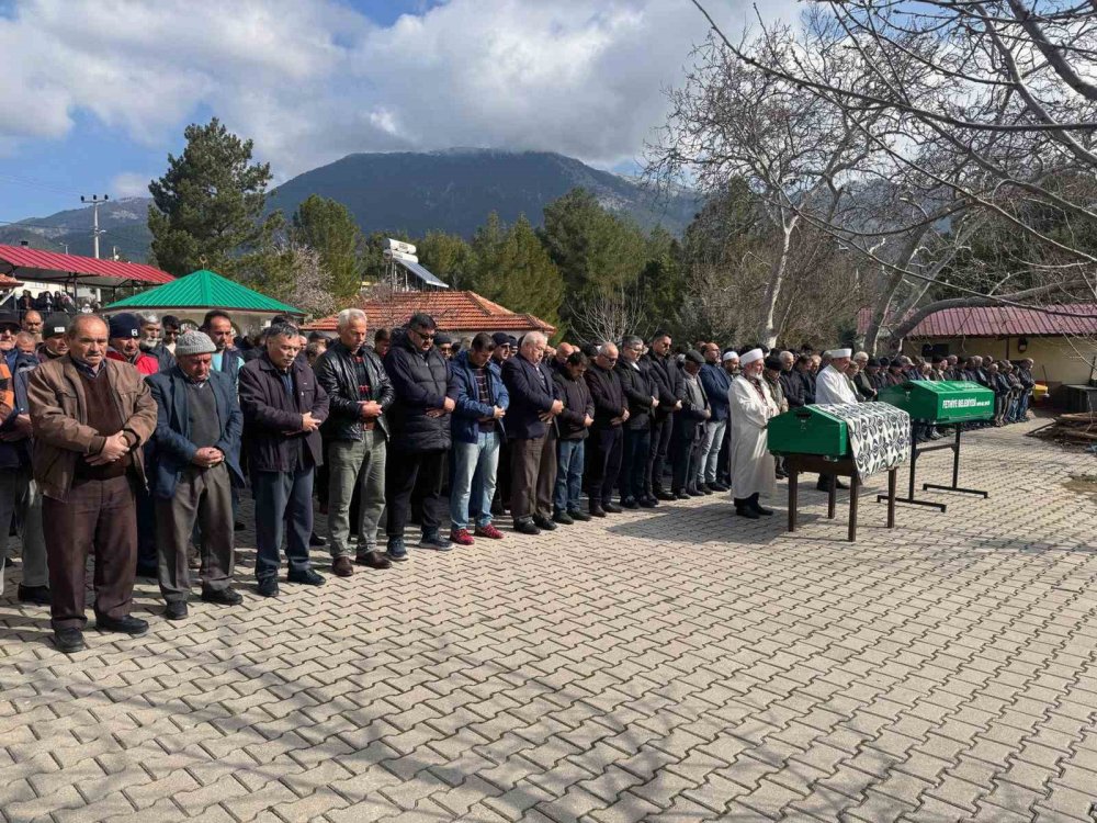 Yangında ölen çifte acı veda
