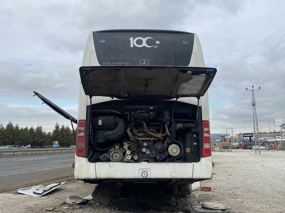 Ankara-Konya yolunda kaza... Otobüs su kanalına düştü; 16 yaralı