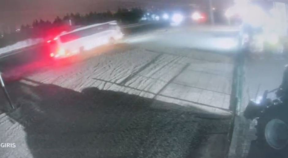 Ankara-Konya yolunda kaza... Otobüs su kanalına düştü; 16 yaralı