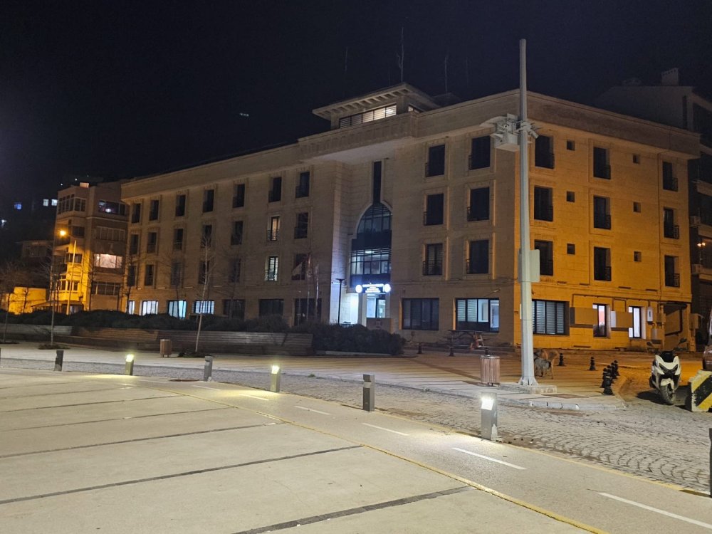 Çanakkale Boğazı'nda denize düşen kılavuz kaptan hastaneye kaldırıldı