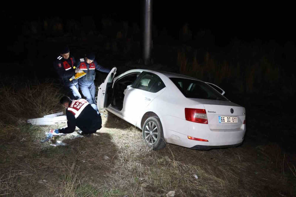 Araç hurdaya döndü, genç kız hayatını kaybetti