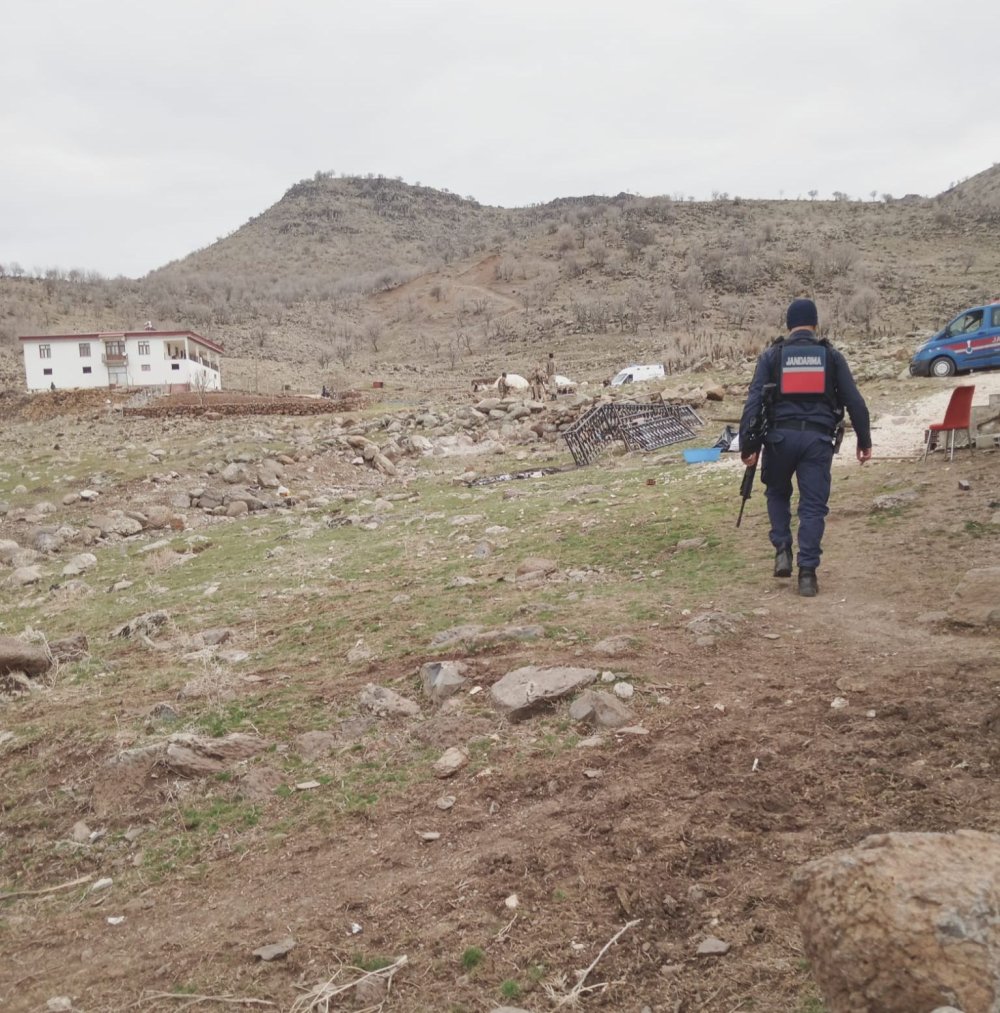 Komşu aileler arasında taşlı, sopalı kavga; 3 ölü, 5 yaralı