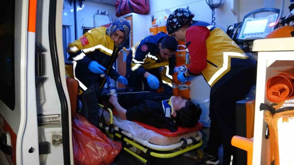 Ehliyetsiz sürücü dehşet saçtı! 4 yaralı