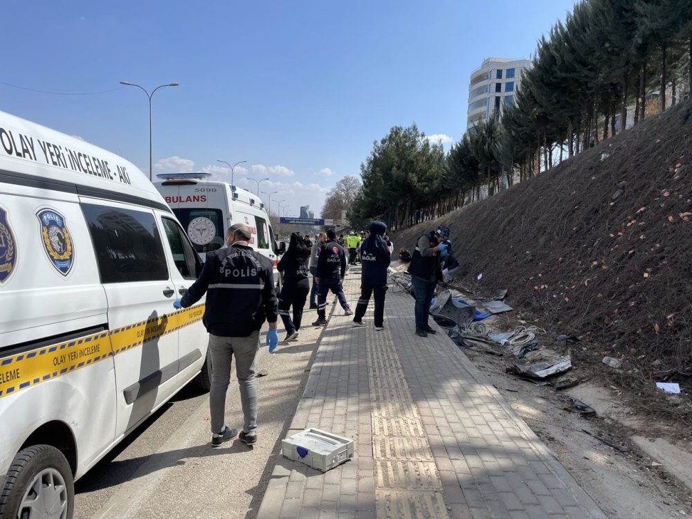 Gaziantep'te feci kaza otomobil, minibüse çarptı: 1 ölü, 3 yaralı