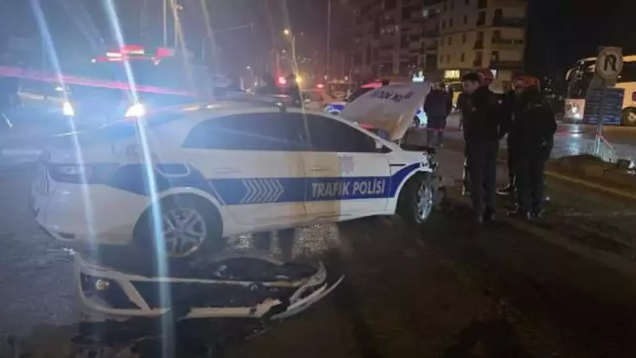 biri-polis-otosu-uc-arac-karisti-2si-polis-4-yarali-1741635542-7662.webp