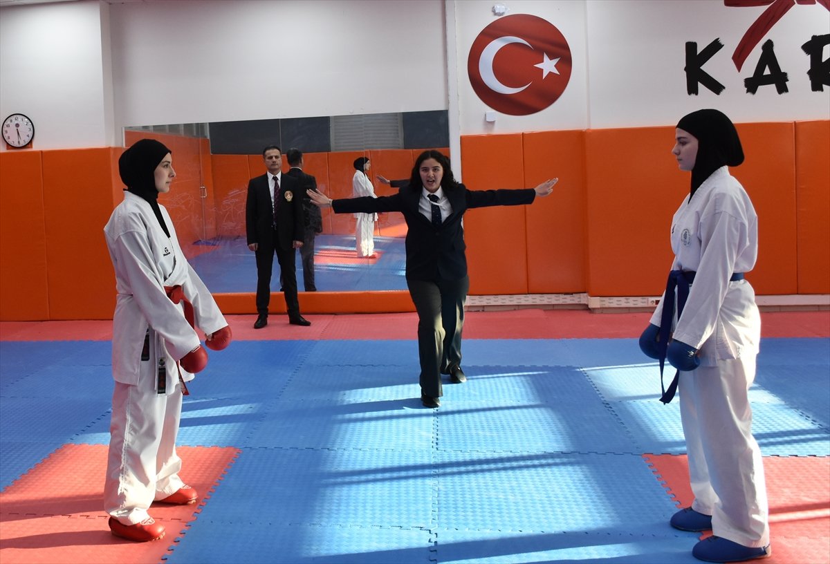 konyadaki-doktor-baba-ile-tip-ogrencisi-kizindan-ornek-hareket-2.jpg