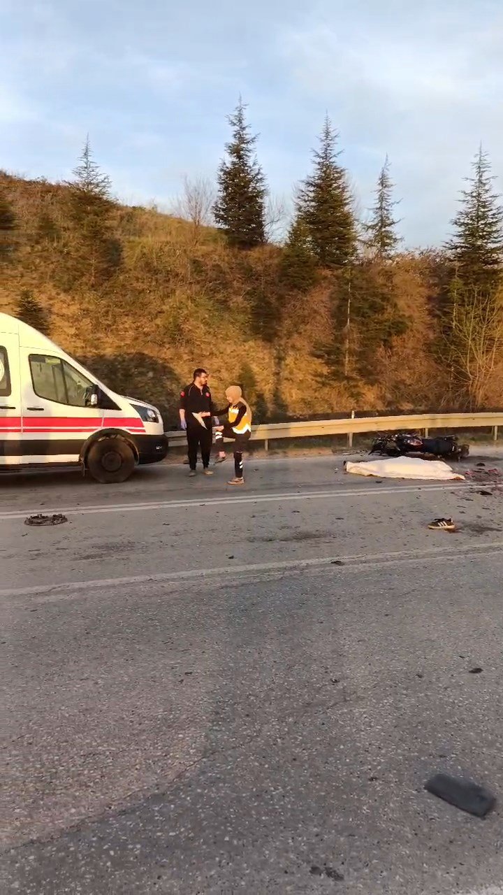Kamyonet ile motosiklet çarpıştı: 1 ölü, 1 yaralı