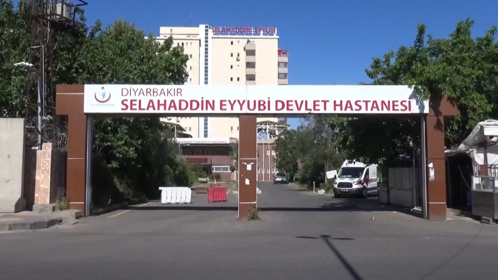 Okul çıkışında kadın öğretmene bıçaklı, yumruklu saldırı! Sebebi belli oldu