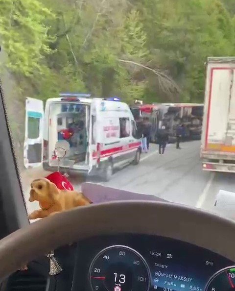 D-140’da tır devrildi: 1 yaralı