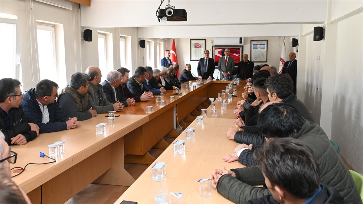 seydisehirde-muhtarlarla-istisare-toplantisi-yapildi.jpg