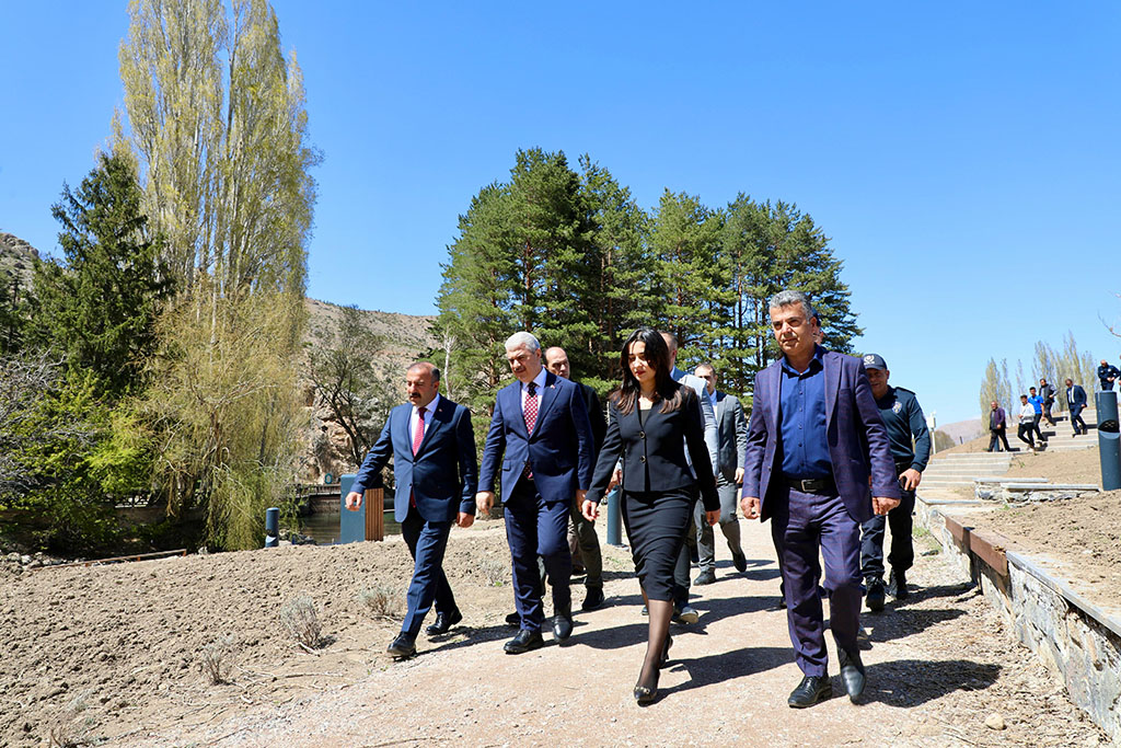 konya-valisi-akinin-ilce-ziyaretleri-suruyor-1-001.jpeg