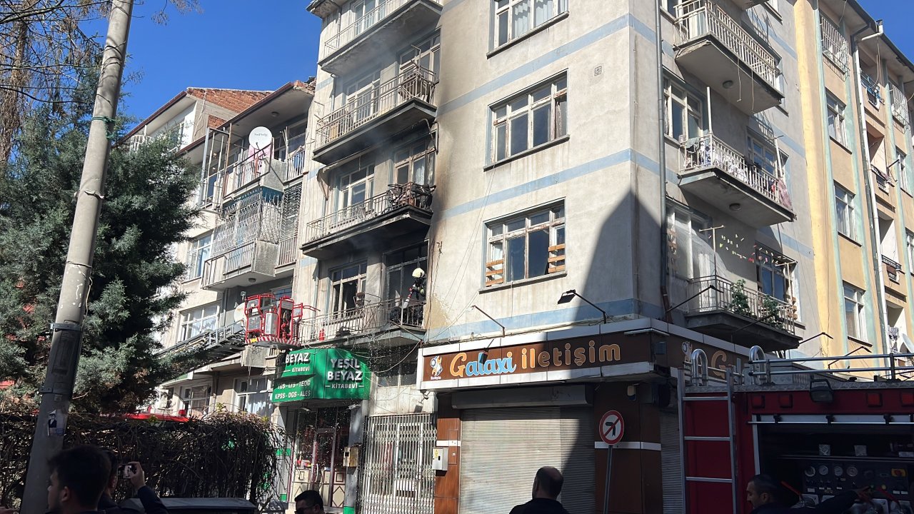 konyada-merkezde-4-katli-binada-yangin-2-cocuk-hayatini-kaybetti-3.jpg