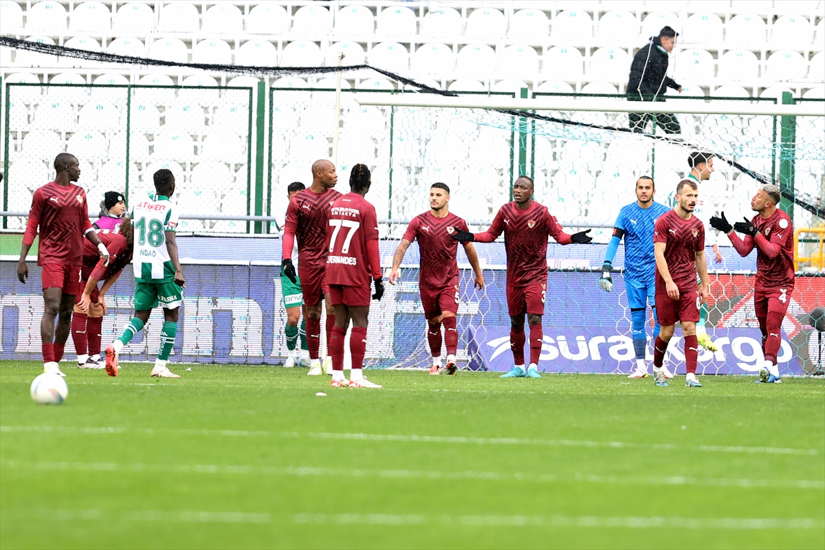 8-oyuncu-sinirda-2.jpg