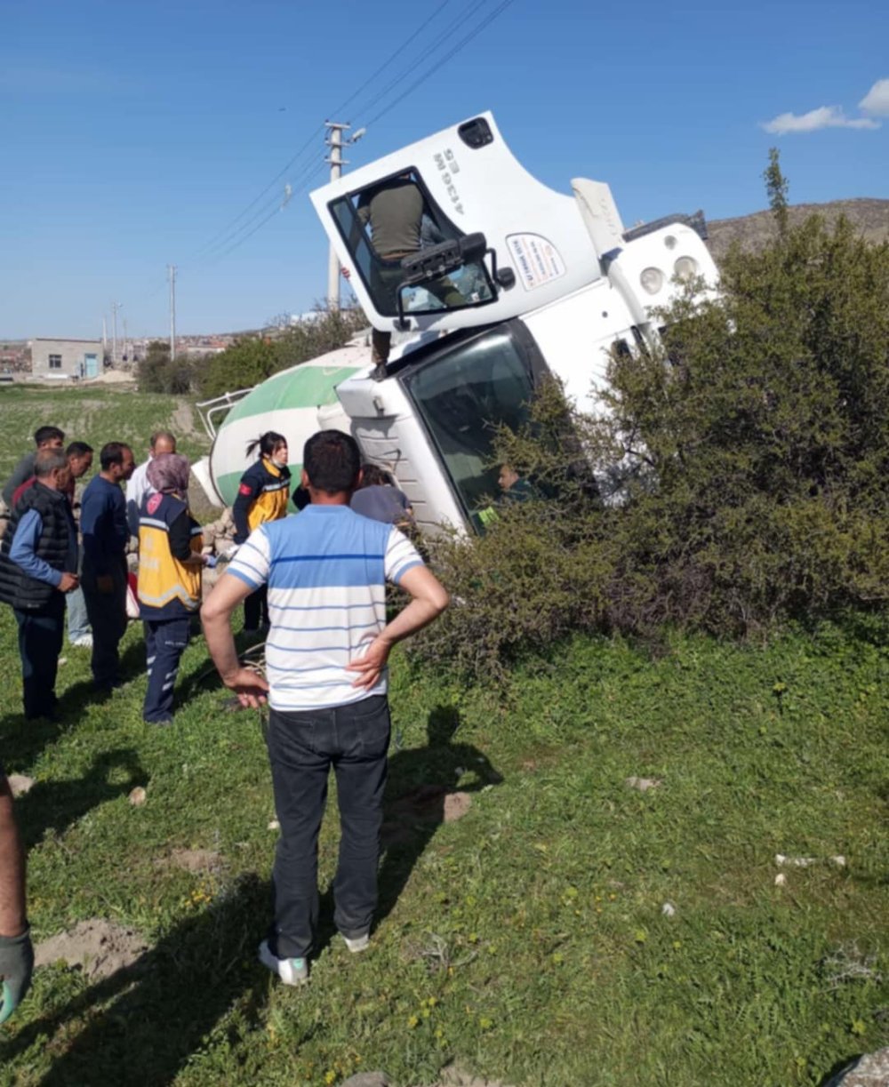 Konya’da beton mikseri devrildi: Yaralılar var