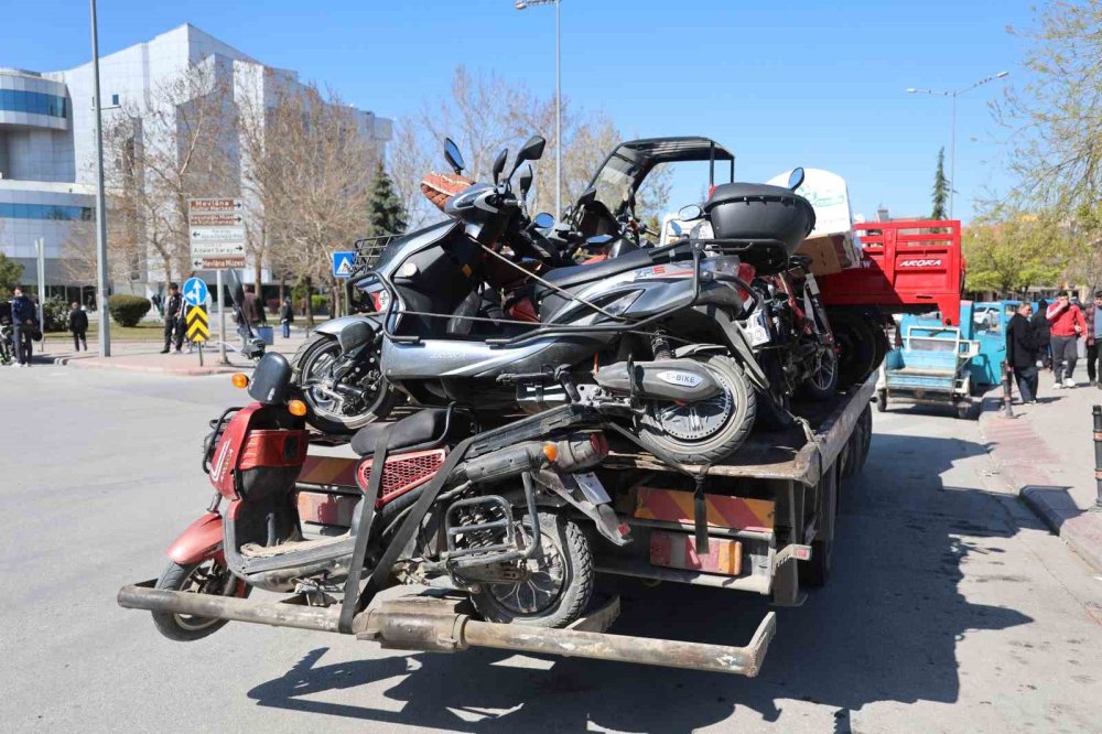 Konya'da motosiklet sürücülerinin bahaneleri pes dedirtti
