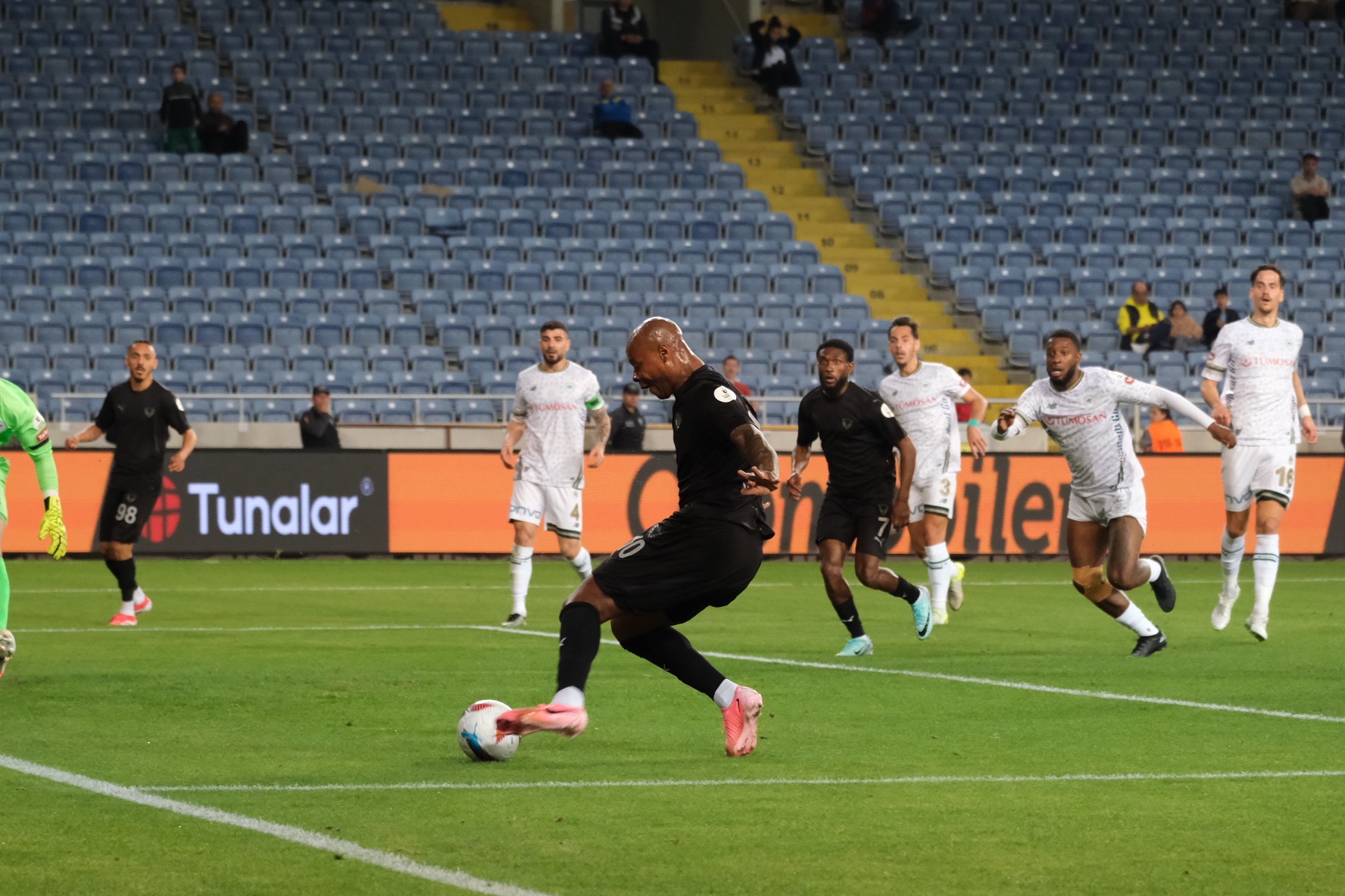 adil-cezali-durumuna-dustu-2.jpg