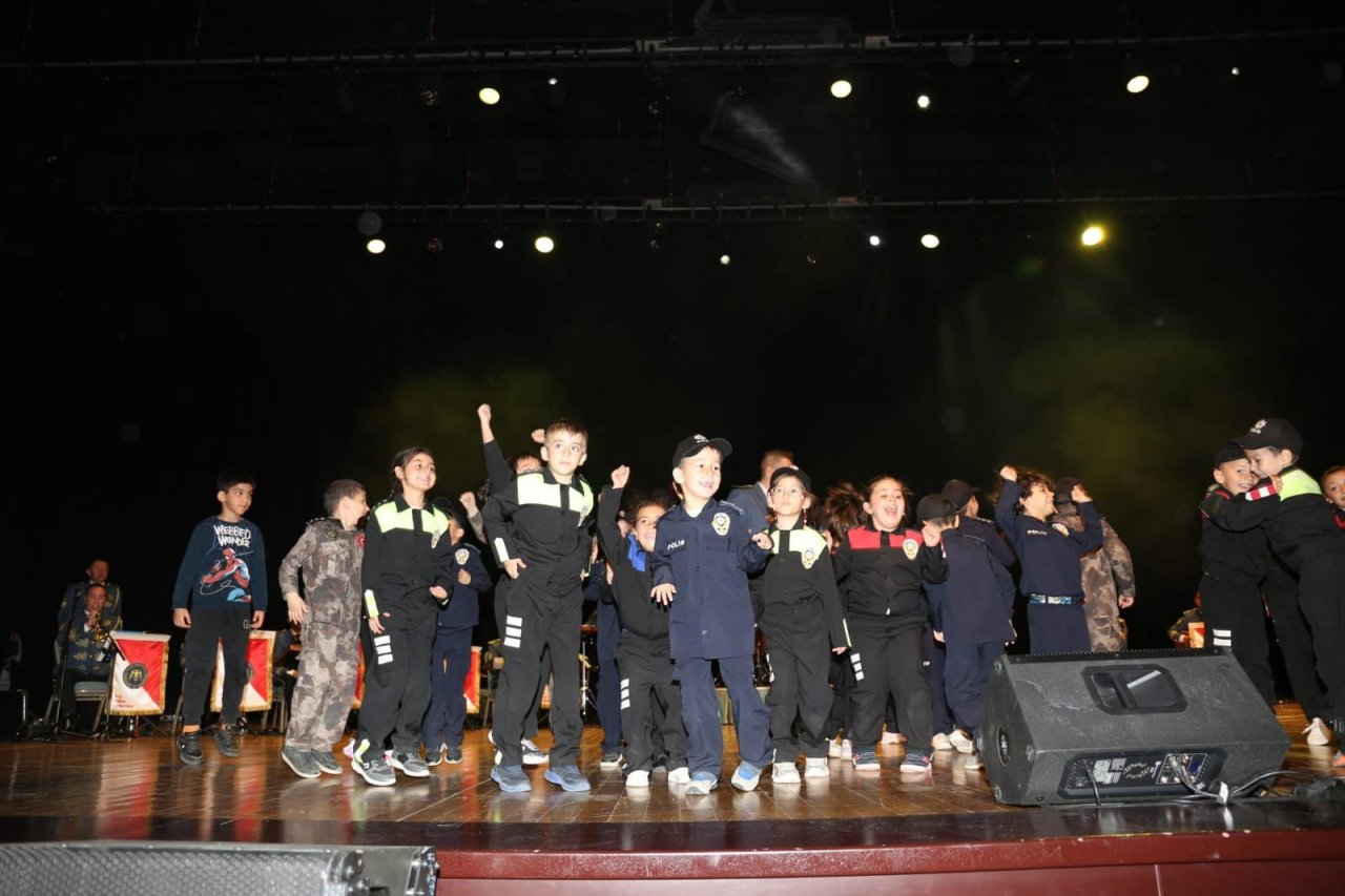 konyada-polis-sahneye-cikti-izleyenlerin-agzi-acik-kaldi-6.jpg