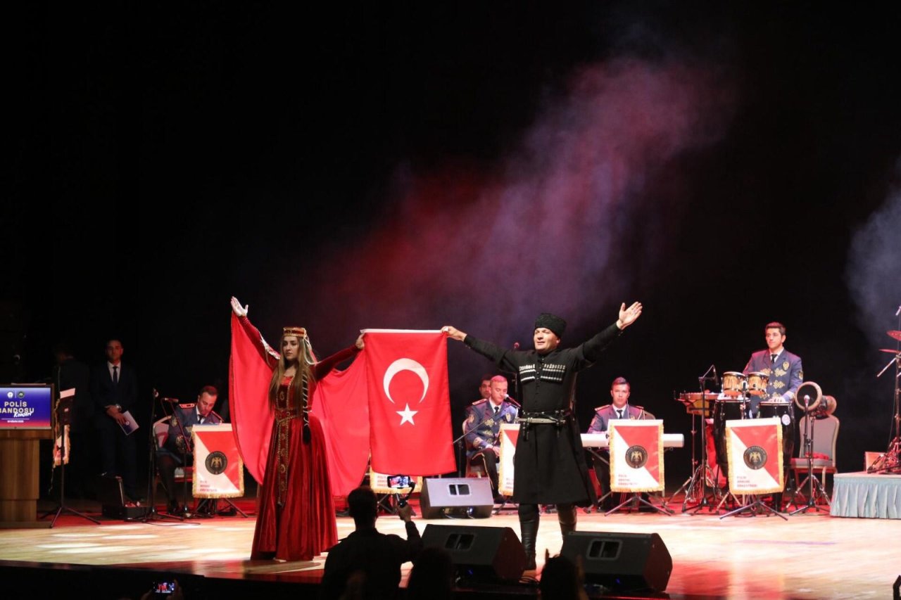 konyada-polis-sahneye-cikti-izleyenlerin-agzi-acik-kaldi-7.jpg