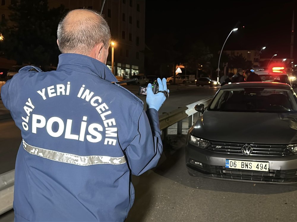 Yolun karşısına geçmeye çalışırken otomobilin çarptığı yaya öldü