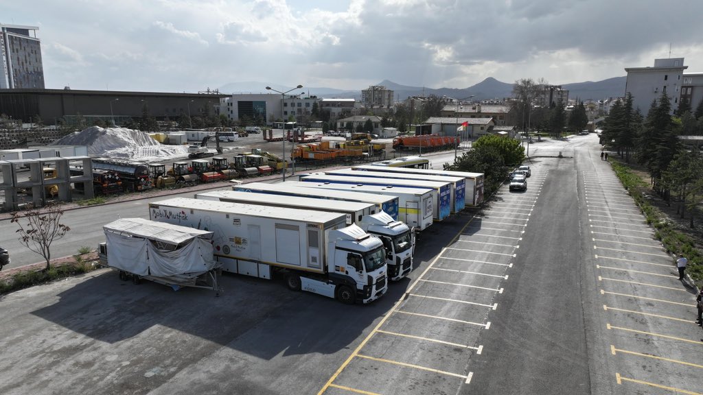 deprem-sonrasi-konyada-mobil-araclar-yola-cikti-3-001.jpg