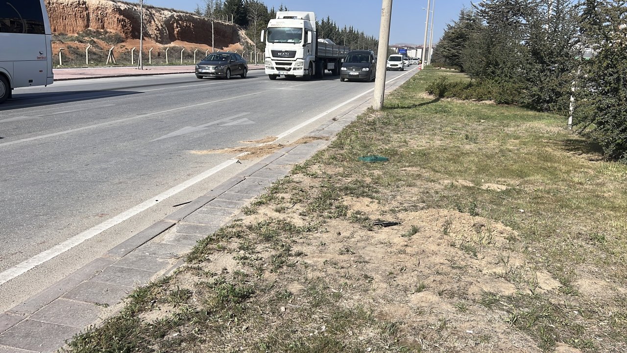 konya-merkezde-otomobilin-carptigi-bisikletli-cocuk-oldu-3.jpg