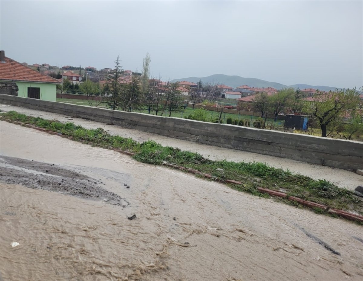 konyada-siddetli-yagis-su-baskinlarina-neden-oldu-1.jpg