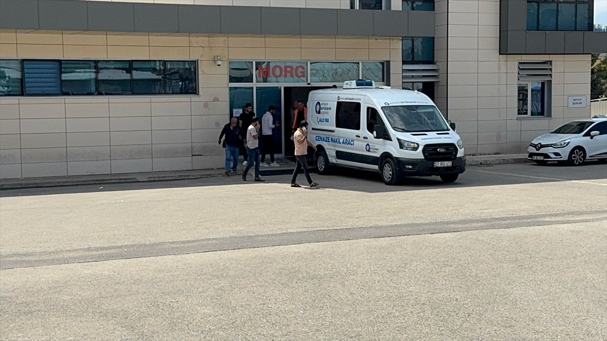 antalyada-kiz-arkadasini-silahla-olduren-kisi-intihar-etti.jpg